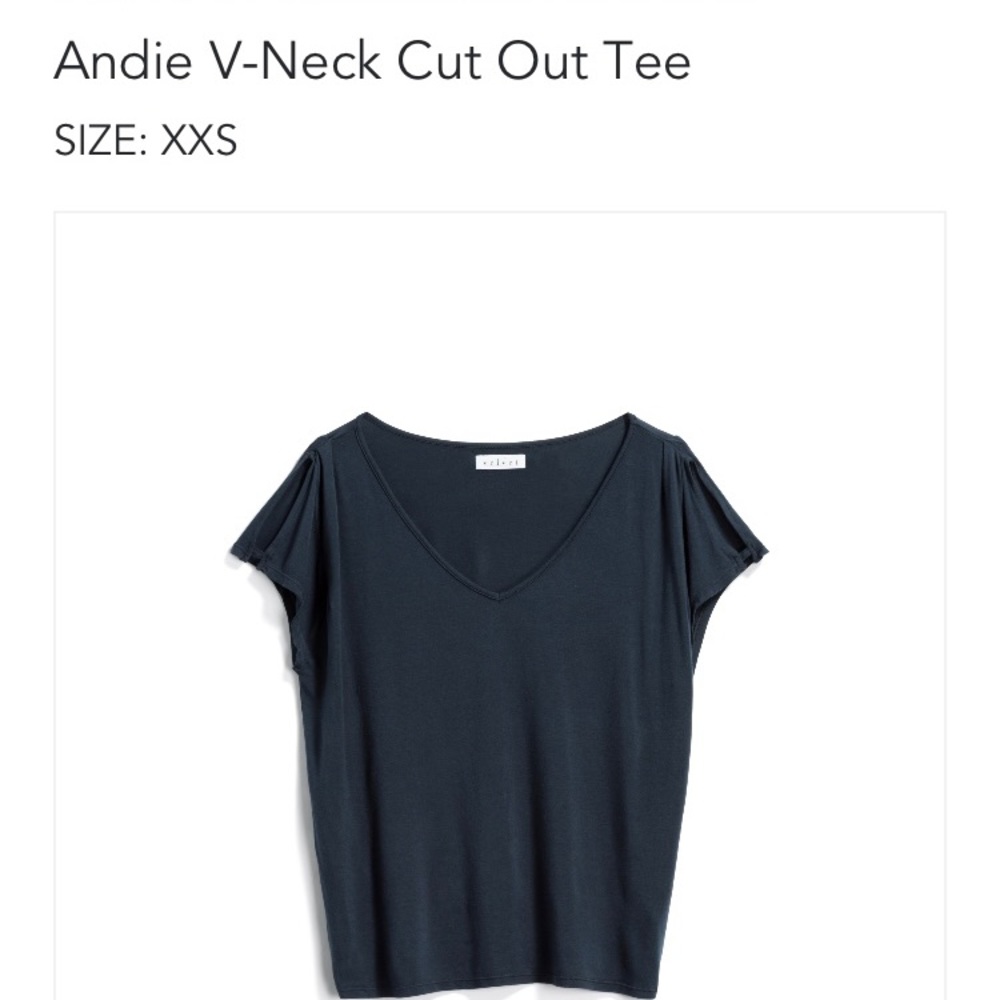 V-neck t-shirt
